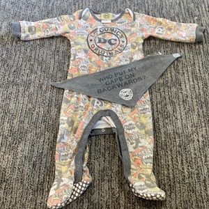 DC Comics pyjama with bib (backwards cape)